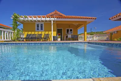 Image de Belle Patio Villa avec piscine et vue sur la mer à Curaçao