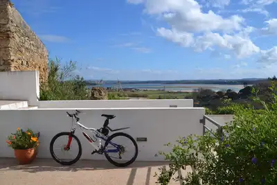 Image de Villa spacieuse, moderne et confortable avec vue sur le lagon, piscine et proche de la plage