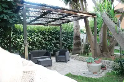 Image de « Terre de la mer » Deux chambres dans une villa avec jardin