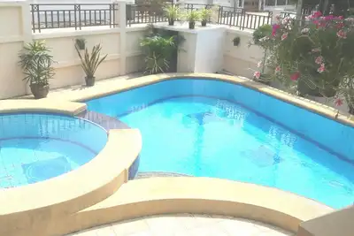 Image de Quatre chambres * Piscine PRIVÉE * Securise Family Village Location * Gratuit Wi-Fi *