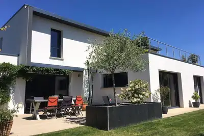 Image de Belle maison neuve, au calme, terrasse & jardin