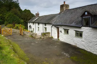 Image de Superbe longue maison galloise spacieuse. Situé sur 4 hectares