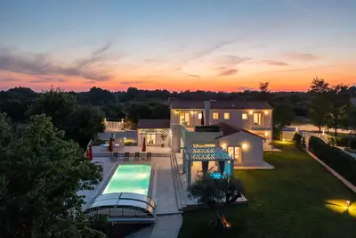 Image de Villa Sole Design ***** avec piscine chauffée de 48 m², salle de jeux, fitness & spa