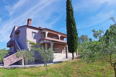 Image de Appartement de vacances spacieux avec balcon dans le village de Rakalj
