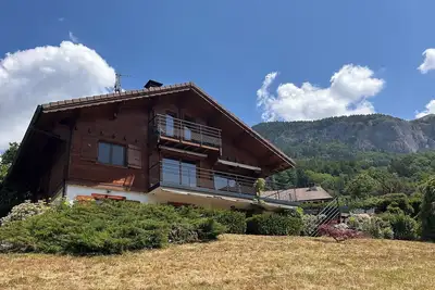 Image de Chalet de montagne avec piscine et vue imprenable, à proximité des activités de ski et d'été