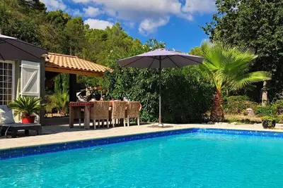 Image de fantastique villa individuelle avec piscine privée pour 8 personnes.