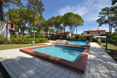 Image de Appartement de vacances avec terrasse et piscine