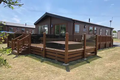 Image de Lakeside Luxury Lodge, 3 chambres, jetée de pêche privée, bain à remous