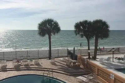 Image de Front De Mer, tarif réduit été / automne seulement 125 $ / nuit1er étage, Sur La Plage