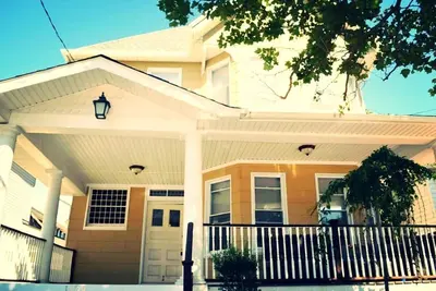 Image de 5min Ă pied de la plage d'Asbury Park! 4br / 2ba avec parking! (Str # 2019-0045)