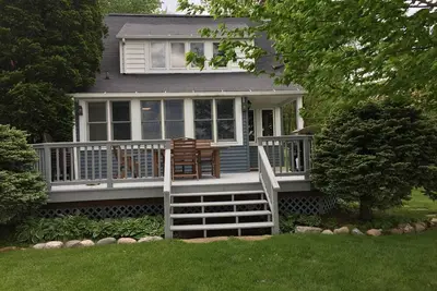 Image de 5 Chambre / 1. 5 Bath Lake Front Shore Sur East Lake Syracuse peut accueillir jusqu'à 12