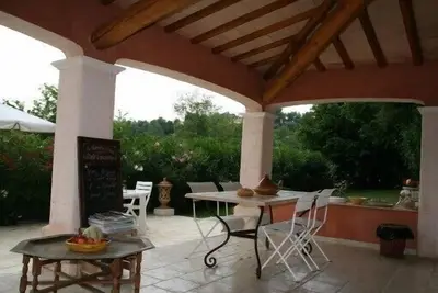 Image de Mas meublé de construction récente avec piscine et vue mer degagée