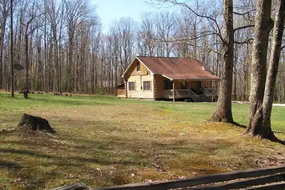 Image de Log Cabin exceptionnelle près de la New River Gorge avec salle de jeux pour 12 personnes