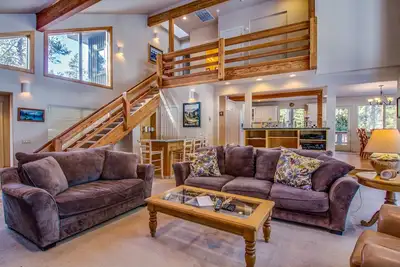 Image de Vues sur le 18e vert, bain à remous, près de la rivière Deschutes, Ping Pong, vélos - Malh04