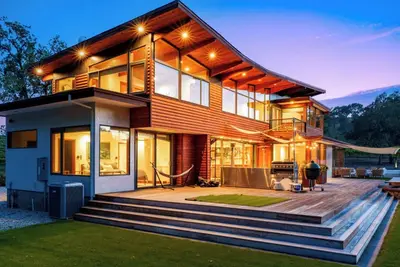 Image de Amazing Brand New Sonoma Estate With True Indoor/Outdoor California Lux Living