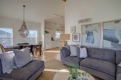 Image de Nouveau! Chic 'Summer House Cottage' 2 blocs de l'océan