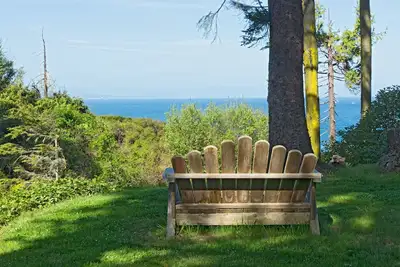 Image de Hideaway Hut est confortable, avec vue sur l'eau, Pvt. Plage entre Sequim et Port Angeles