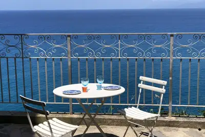 Image de Détendez-vous à Palazzo Pizzo Residence dans un charmant village de pêcheurs en bord de mer