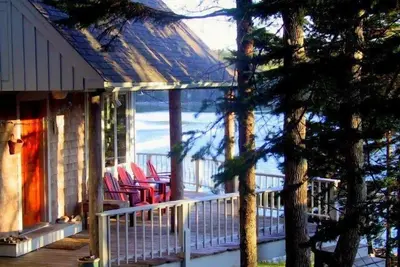 Image de Maison côtière côtière, plage de marée et vues