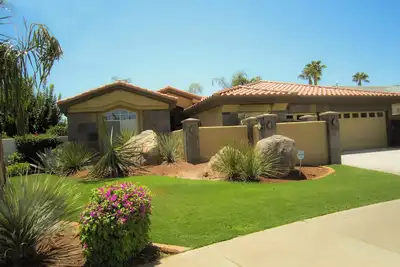 Image de Luxe 4 Br, 3 Bath House à Palm Desert près de tout