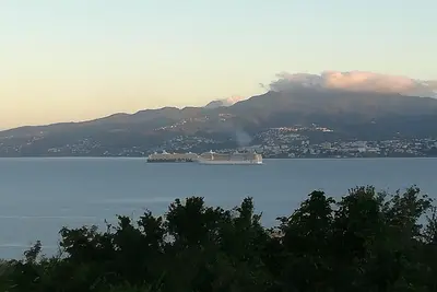 Image de Loue T2 meublé avec vue sur baie fort de France