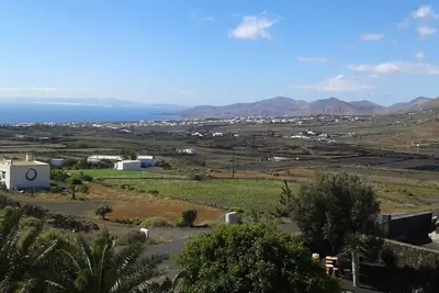 Image de Vue panoramique sur la mer et les montagnes, à Conil, près de la route des vins.