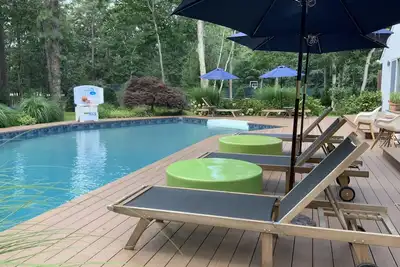 Image de East Hampton Oasis Piscine, Tennis et Basketball