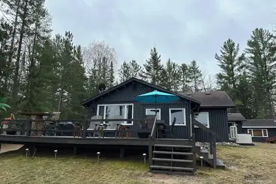 Image de Cottage toute l'année: Réservez pour les couleurs d'automne, le golf ou la chasse