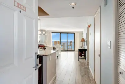 Image de Condo en bord de plage avec une belle vue balcon du golfe du Mexique!