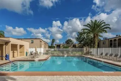 Image de Floride Entièrement meublé Condo 55 Plus Communauté Belle et relaxante