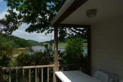 Image de Mobilhome au bord d'un lac pour la pĂŞche, le calme, la nature