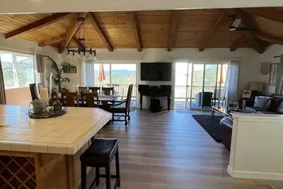 Image de Belle maison au milieu de la région viticole avec des couchers de soleil incroyables, WiFi,