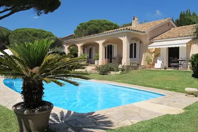 Image de Villa de charme, piscine et jardin, plein sud, calme, centre ville, tout à pied