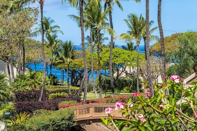 Image de Valeur spacieuse et exceptionnelle! Tropical Garden & Ocean View!