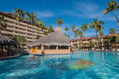 Image de Casa De Mariachis Marina Sol! Vues de la plus grande piscine chauffée à Cabo! Étapes à suivre pour aller en ville et à la plage!