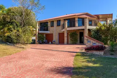 Image de 2/80 Cooloola Drive - Unité confortable et chaleureuse bénéficiant d'une vue sur l'océan et sur l'île Fraser
