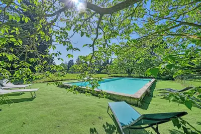Image de Maison provençale, avec piscine et grand terrain clôturés