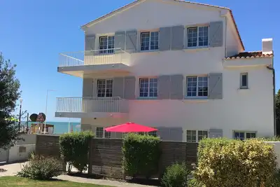 Image de Appart 2/4 pers dans Maison, 3 Etoiles, Ă 30 m plage, Terrasse, Parking Prive