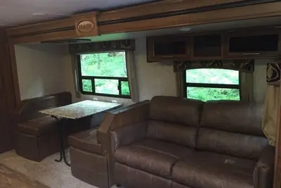 Image de Vacances dans une caravane de voyage de 30 ', 9 milles du parc national des Glaciers