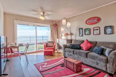 Image de 'Beach & Chong' - Condo amusant et lumineux, Groundlevel. Accès ������� la plage imbattable!