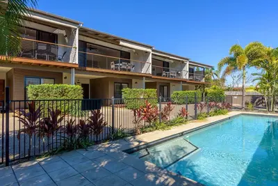 Image de Unité 3 Rainbow Surf - Maison de ville moderne sur deux étages avec grande piscine commune, proche de la plage et des magasins