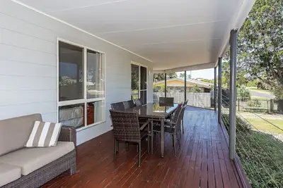 Image de 14 Zircon Street - Maison familiale située au centre avec terrasse couverte, proche de la plage surveillée et des commerces