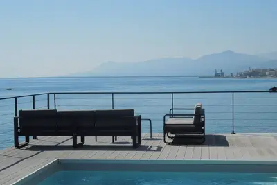 Image de Villa d architecte de 4 chambres, piscine, climatisation, accès mer direct