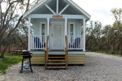 Image de Coast Oak -Beautiful New Tiny Cottage - Escapade familiale parfaite