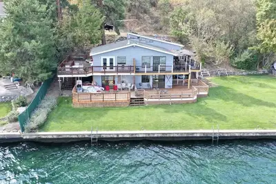 Image de Family Waterfront Condo sur le lac Chelan, Wifi, accès facile au lac