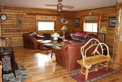 Image de Personnalisé 2 chambres, 2 salles de bain Log maison pour votre escapade en Alaska
