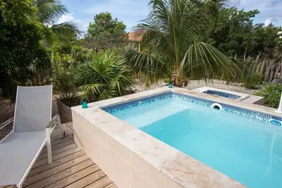 Image de Villa Mistralea, une belle villa à Belnem avec des réservoirs de rinçage et une petite piscine privée
