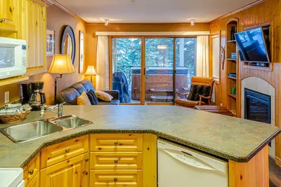 Image de Rez de chaussée Condo 1 chambre à coucher, très bien situé près du centre du village et à côté des pistes de ski