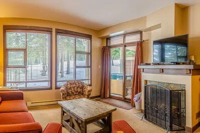 Image de Condo au rez-de-chaussée de 2 chambres, très près des pistes de ski