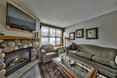 Image de Condo spacieux sur 3 niveaux avec 3 chambres et accès facile aux pistes de ski